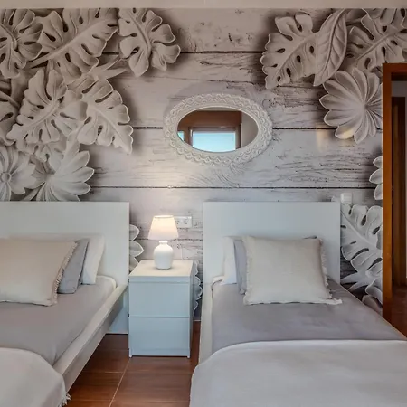 Villa Oceana - Cliffside Retreat *