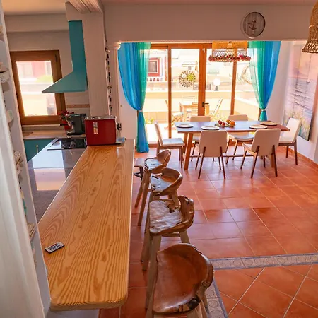 Oceana - Cliffside Retreat