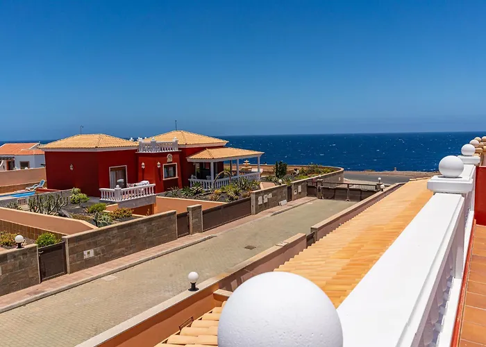 Oceana - Cliffside Retreat