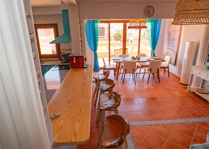 Oceana - Cliffside Retreat